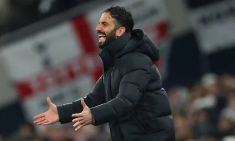 Vì sao Amorim nổi giận quát tháo ban huấn luyện Man Utd?