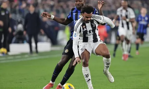 Quyết định đúng đắn của Chelsea trên TTCN khiến Enzo Maresca đau đầu
