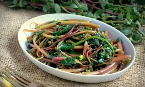 2 loại rau ít 'ngậm' thuốc trừ sâu nhất, đi chợ gặp được nên mua ngay