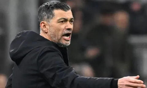 AC Milan bị loại khỏi Champions League: Sai lầm hay sự bất ổn kéo dài?
