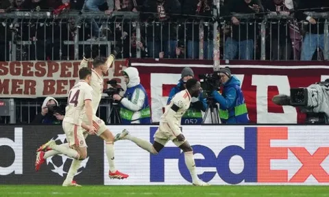 ''Cách Bayern Munich ăn mừng đủ thấy họ đã khốn đốn thế nào''