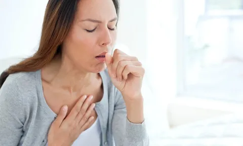 Ho, cảm cúm... kéo dài. Cảnh báo 4 dấu hiệu của ung thư phổi thường bị ngó lơ vì tưởng "ốm vặt"