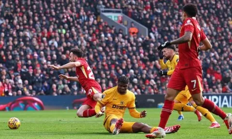 Howard Webb giải thích 6 tình huống gây tranh cãi của Ngoại hạng Anh