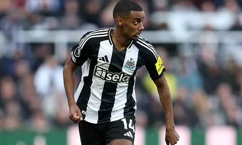 Newcastle chốt mức giá cuối cho Isak