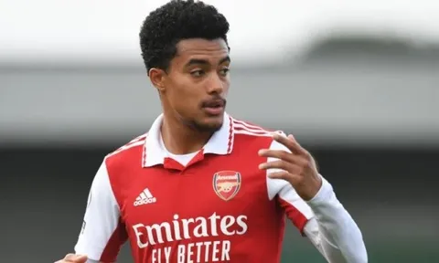 Người cũ Arsenal bị đồng đội xa lánh trong phòng thay đồ