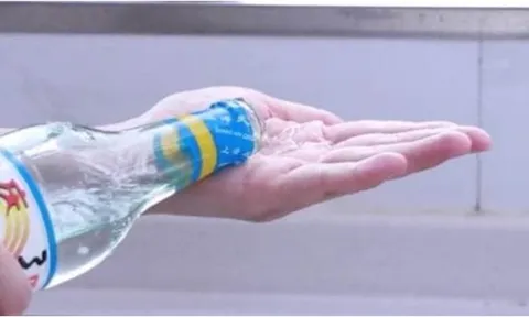 Vì sao nên đổ giấm vào lòng bàn tay: Biết rồi không ai muốn làm ngược lại