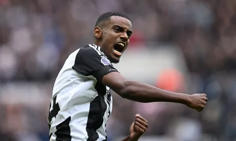 Alexander Isak nói thẳng quan điểm khi được mời gọi đến Arsenal
