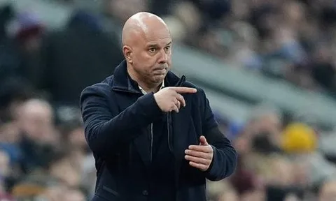 Liverpool mất điểm, Arne Slot từ chối chỉ trích "tội đồ"