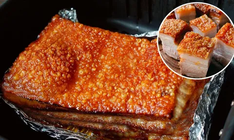 Mẹo làm thịt quay giòn bì đơn giản, không tốn công sức: Bì vàng ruộm, giòn tan như ngoài hàng