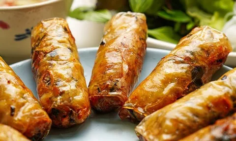Rán nem giòn tan chỉ cần thêm chút gia vị này vào chảo dầu