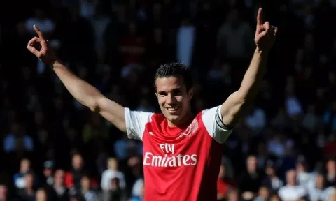 Robin van Persie có thể đối đầu Arsenal ở vòng 16 đội C1