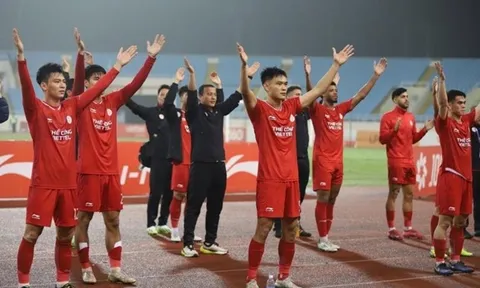 Lượt đi V-League 2024/2025: Báo động đỏ
