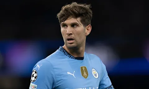 Man City nhận hung tin từ John Stones