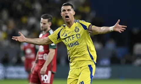 Mất bình tĩnh, Ronaldo sút bóng thẳng lên khán đài