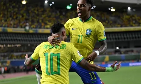 Neymar hết lời ca ngợi sao Real: 'Cậu ta đá bóng như trò đùa vậy'