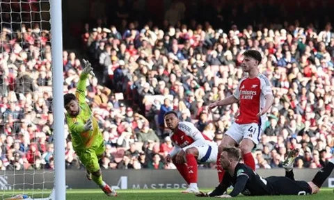 Để thua West Ham, Arsenal coi như vỡ mộng vô địch