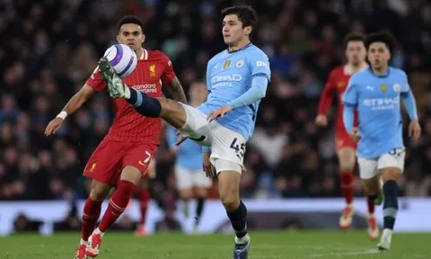 Chuyền thành công 99%, sao Man City được khen ngợi trước Liverpool