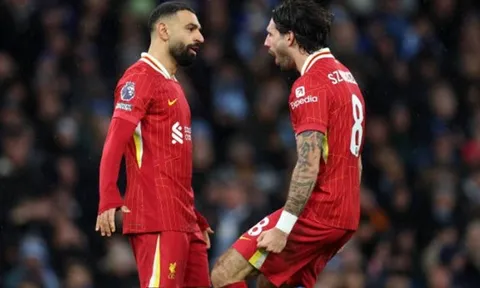 'Ngả mũ' với Salah, Gary Neville gọi tên tân vương Ngoại hạng Anh