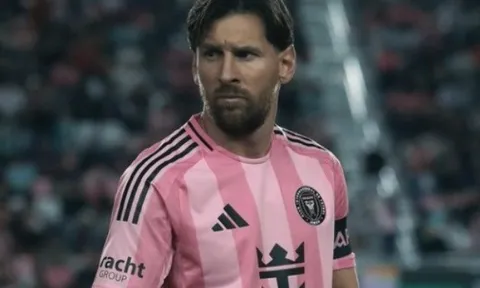 SỐC! Messi nổi điên với HLV của New York City FC