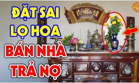 Cúng Rằm hay mùng 1 đặt lọ hoa lên bàn thờ nên đặt bên trái hay bên phải: Nhiều nhà làm sai mất lộc