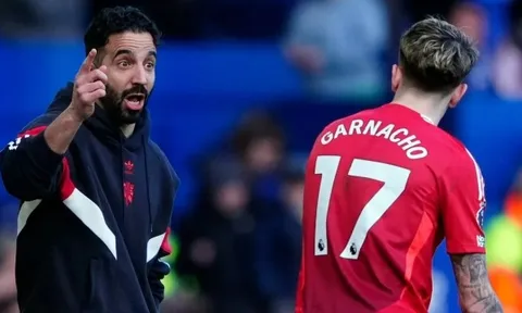 Rio Ferdinand chỉ trích Ruben Amorim vì loại sao MU khỏi đội hình chính