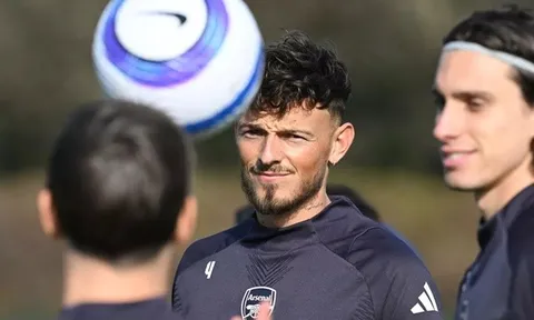 Tuchel đã có cuộc nói chuyện với Ben White của Arsenal