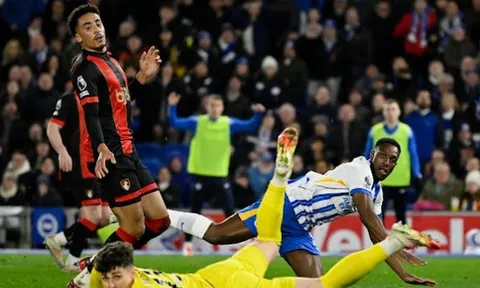 Brighton 2-1 Bournemouth: Tuyệt phẩm của Kluivert; 'Cỗ máy' đa năng Minteh