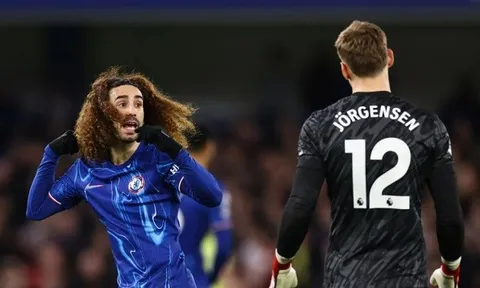 CĐV Chelsea nổi giận với Filip Jorgensen dù đội nhà thắng 4-0