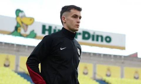 HLV Hansi Flick ngó lơ ngọc quý Barca