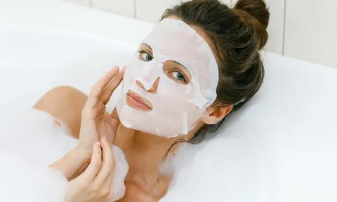Nên đắp mặt nạ dưỡng da khi đi tắm hay sau khi tắm xong?