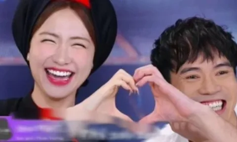 Văn Toàn và Hòa Minzy tạo hình trái tim gây sốt