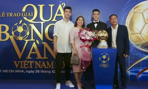 Bố Tiến Linh ví lễ trao giải Quả bóng vàng với trận chung kết ASEAN Cup 2024