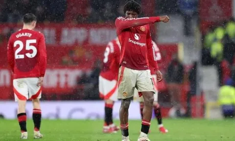 Patrick Dorgu bị treo giò bao nhiêu trận sau tấm thẻ đỏ trước Ipswich Town?
