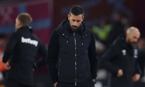 Thống kê đáng xấu hổ của Van Nistelrooy tại Leicester City