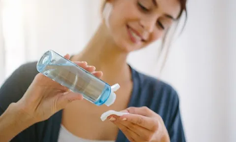 Vì sao chúng ta cần tẩy trang hằng ngày?