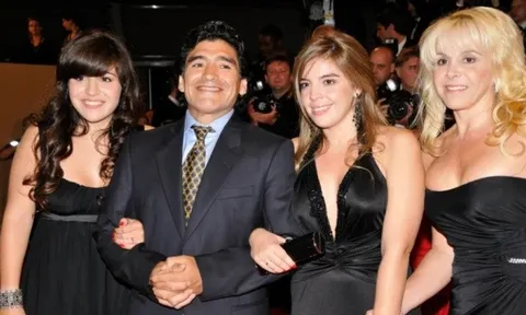 Gia đình huyền thoại Maradona bị đe dọa bởi mafia, thế lực đen