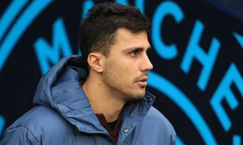 Rodri trở lại tập trên sân tập Man City