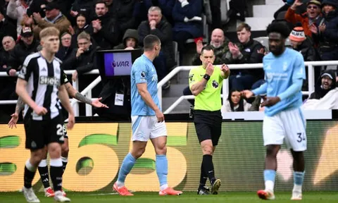 5 điểm nhấn Newcastle 1-2 Brighton: Drama bùng nổ; "Anh không ăn mừng"