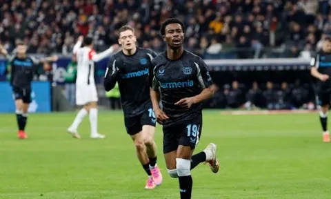 Frankfurt 1-4 Leverkusen: Bám đuổi Bayern; Thông điệp của Alonso