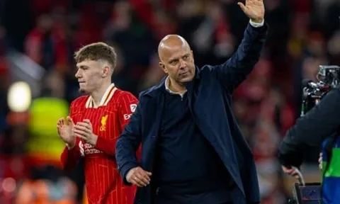 Lương của Slot tại Liverpool rất khiêm tốn so với những gì Klopp từng nhận