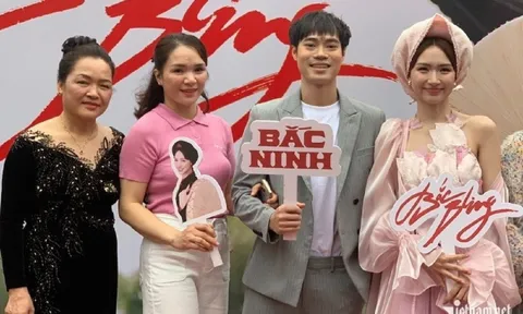 Mẹ Hòa Minzy phản ứng ra sao khi được hỏi về chuyện nhận Văn Toàn làm con rể?