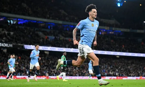 Lập cú đúp, "báu vật" của Man City nói gì?