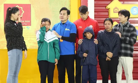 Xót xa bữa cơm chỉ có chuối và rau của người phụ nữ khiếm thị và 3 con mồ côi cha