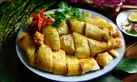Dùng nước lã luộc gà vừa nhớt vừa đỏ: Thêm 1 bước này gà chín đều, ngọt thịt