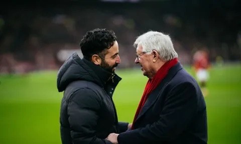 MU hỗn loạn, Sir Alex Ferguson bị réo tên
