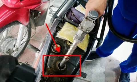 Đổ xăng đừng hô: ‘Đầy bình’ hay 50 ngàn, có 1 cách thông minh đổ bao nhiêu cũng lãi