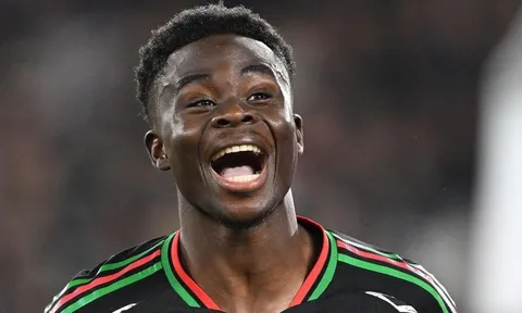 Arsenal "hủy diệt" PSV, Saka lập tức tung động thái