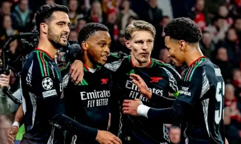 Thắng 7-1, huyền thoại vẫn hoài nghi Arsenal