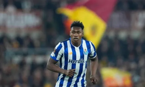 3 lý do Samu Omorodion sẽ đến Arsenal thay vì Chelsea