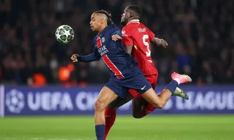 Ferdinand: Ngôi sao Liverpool xứng đáng nhận thẻ đỏ